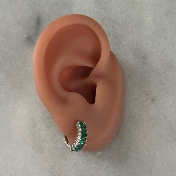 NEW STOCK Sterling Silver Green Crystal Thick Huggie Hoop Earrings - Picture 2 of 5